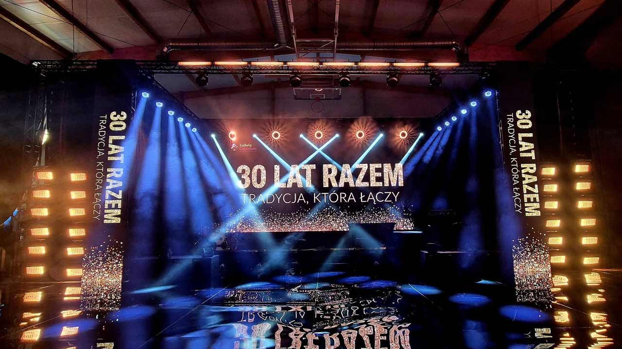 Oświetlenie sceniczne – wysoki event